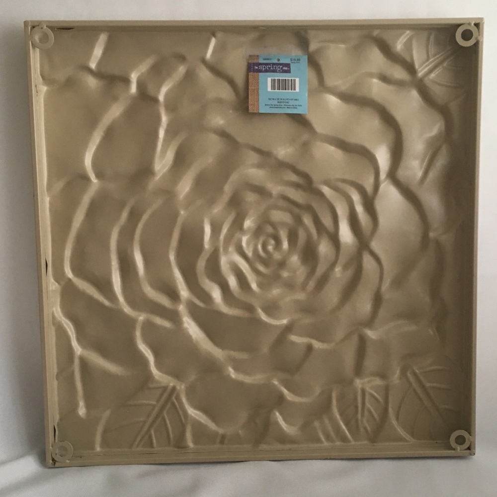 The Spring Shop Flower Metal Plaque - Picture 3 of 4
